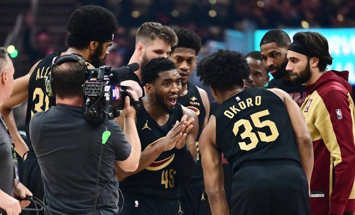 步行者队主场胜老鹰队,晋级东部半决赛的简单介绍 步行者队主场胜老鹰队,晋级东部半决赛的简单介绍