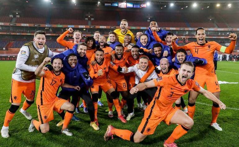 芬兰队在比赛中表现出色,取得胜利 芬兰队在比赛中表现出色,取得胜利