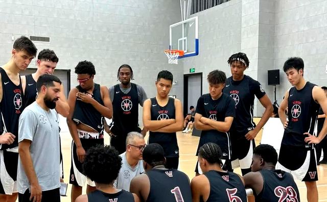 关于美国男篮碾压中国男篮，克莱一己之力扛起全队的信息