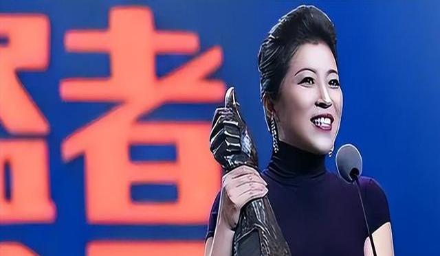 体操冠军表演完美，摘得桂冠